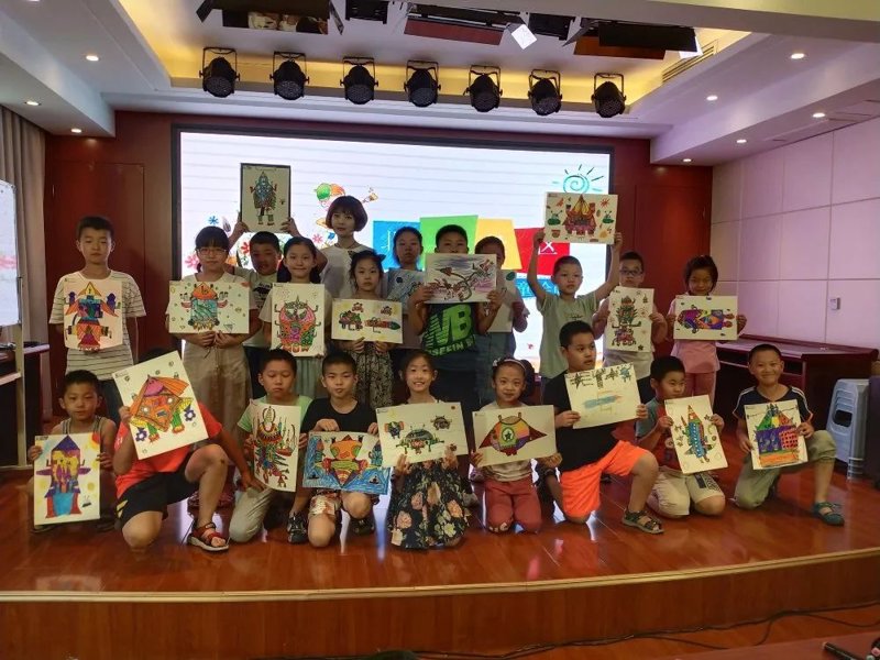 激发未来小画家的艺术之旅：儿童绘画班最新动态